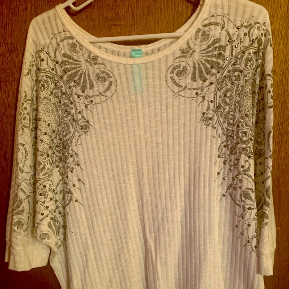 Drapey white embellished 3/4 sleeve shirt. Medium.